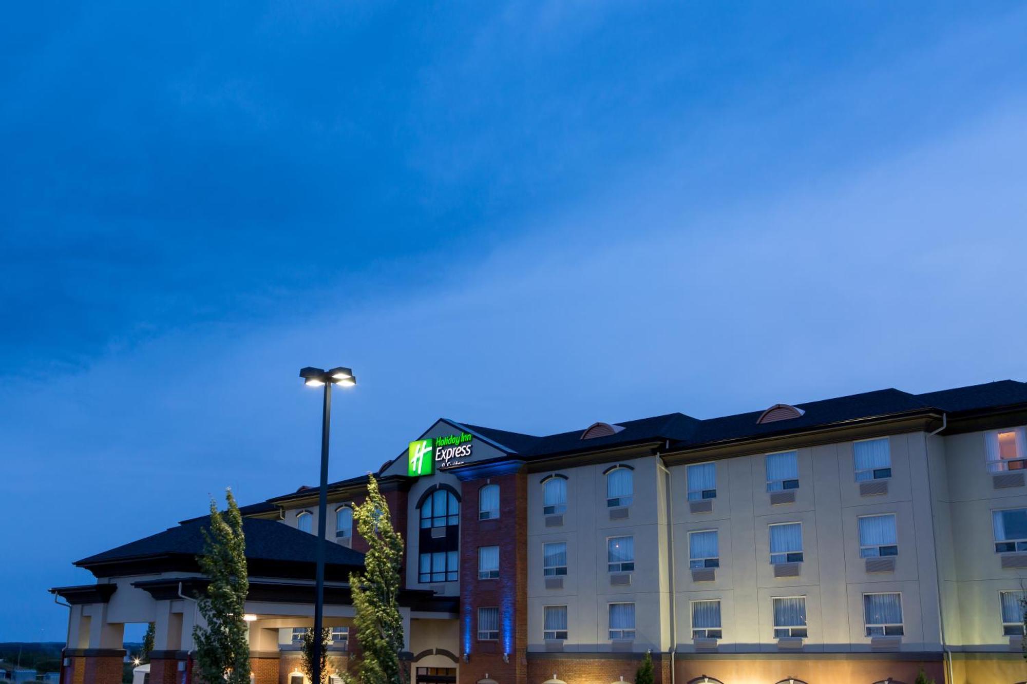 Holiday Inn Express & Suites Drayton Valley By Ihg Eksteriør billede